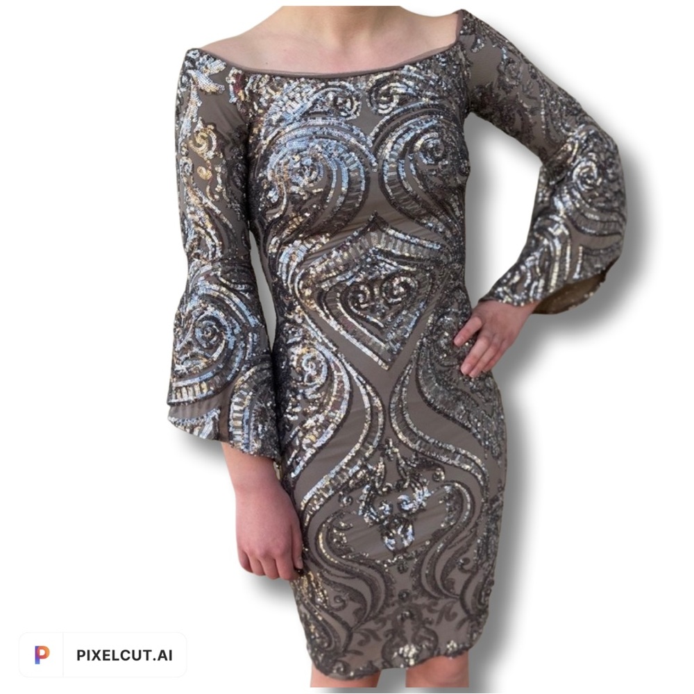 GORGEOUS Betsy and Adam off shoulder Bell Sleeve Prom Dress. Size 2